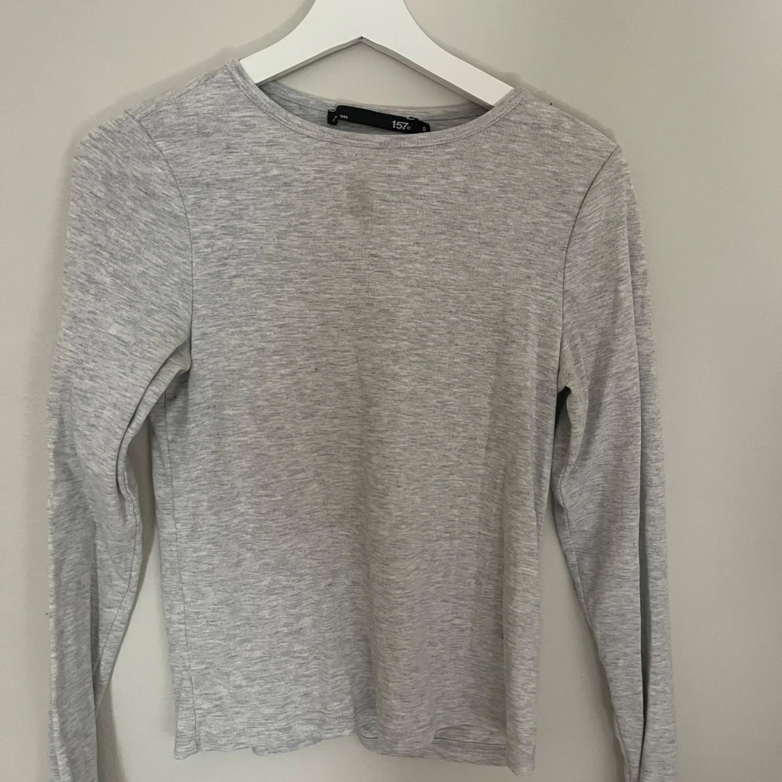 Ljusgrå långärmad tröja från 157