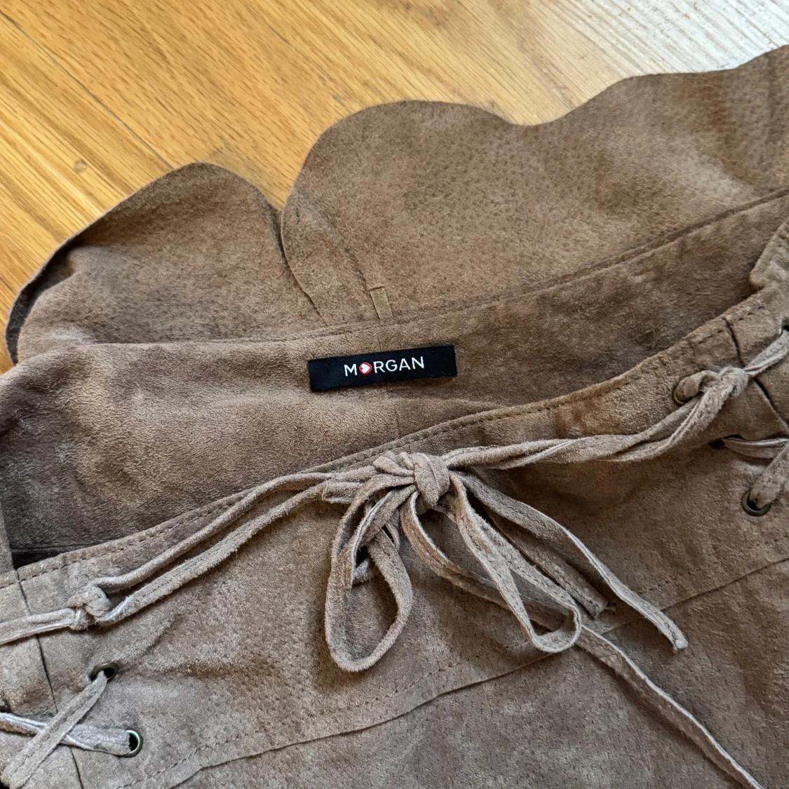 Brun mockakjol med snörning - 4