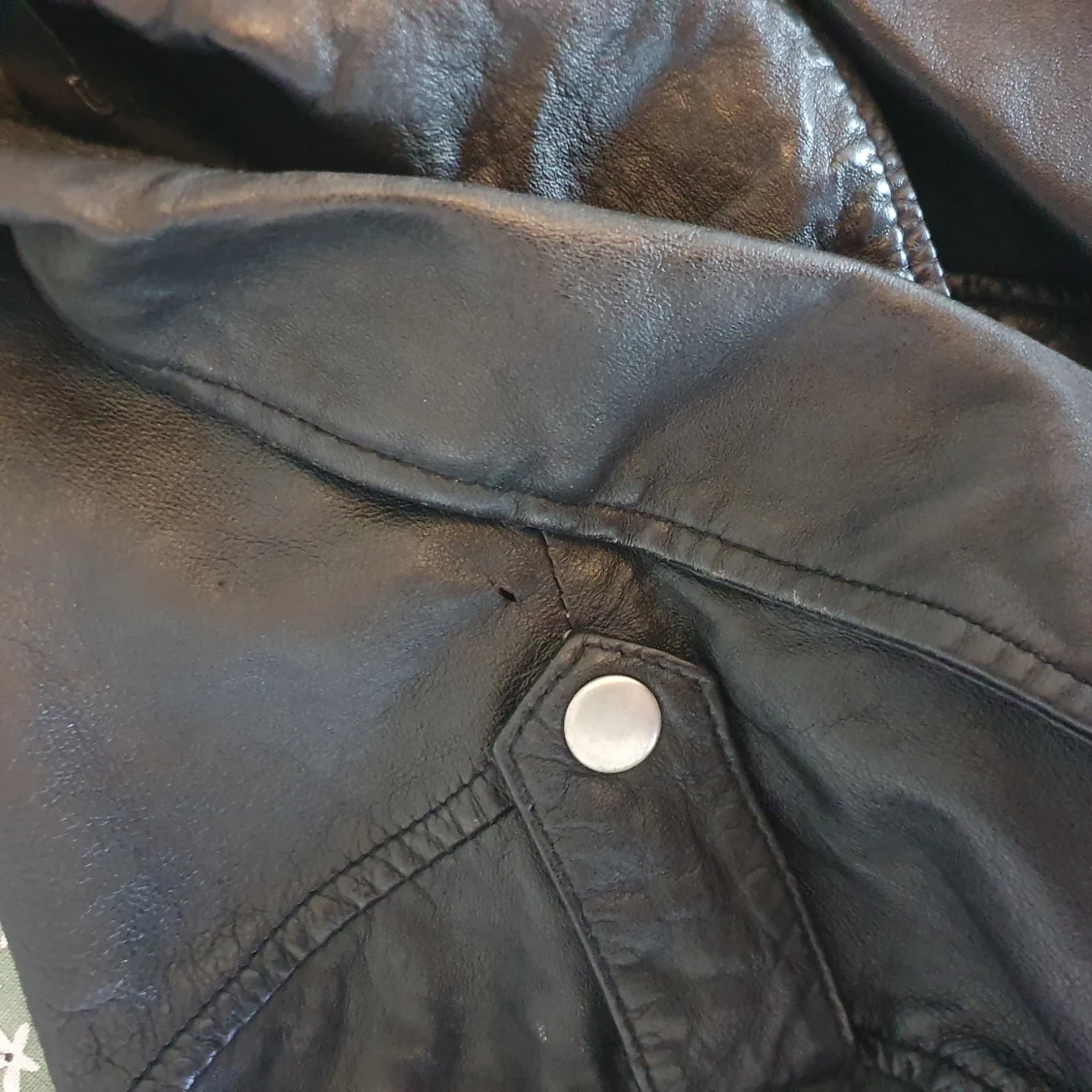 Svart (äkta) skinnjacka från Zara i storlek small - 3