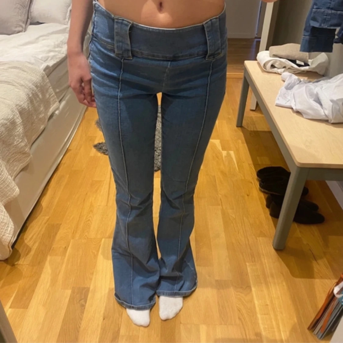 Blå bootcut jeans med låg midja - 1