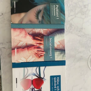 Psykiatri 1, Social omsorg 1, Hälso- och sjukvård 1 - Tre moderna kursböcker för dig som vill lära dig mer om psykiatri, social omsorg och hälso- och sjukvård. Perfekt för studier inom vård och omsorg, med tydliga bilder! 