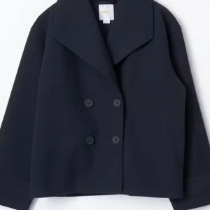 Kappa - En marinblå kappa från Gina Tricot! Inga skador som jag vet om och den är slutsåld med nypris på 400kr.  (passar bra som xs-s)