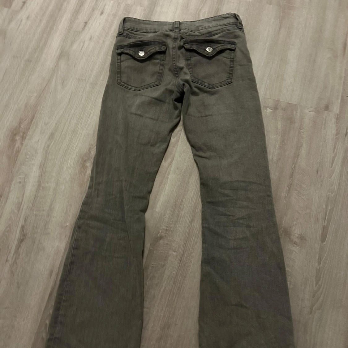 Bootcut jeans från Gina Tricot, grå - 1