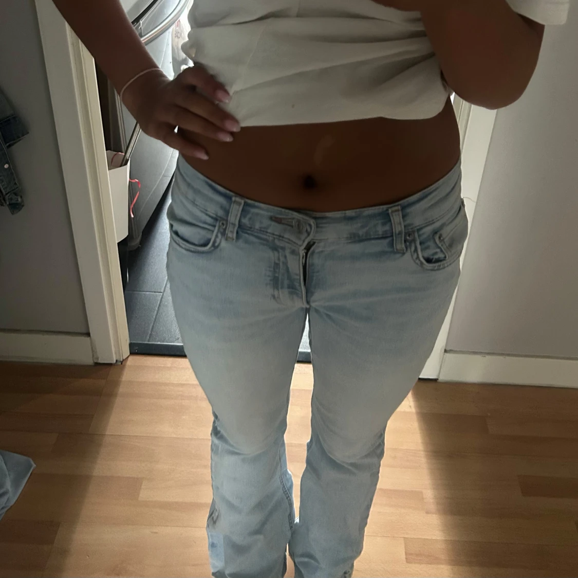 Ljusblå bootcut jeans från Gina
