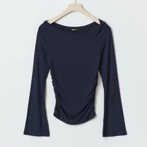 Långärmad tröja - Tröjan är mer blå än mörkblå. Pris kan diskuteras💕är ifrån softtouch kollektionen