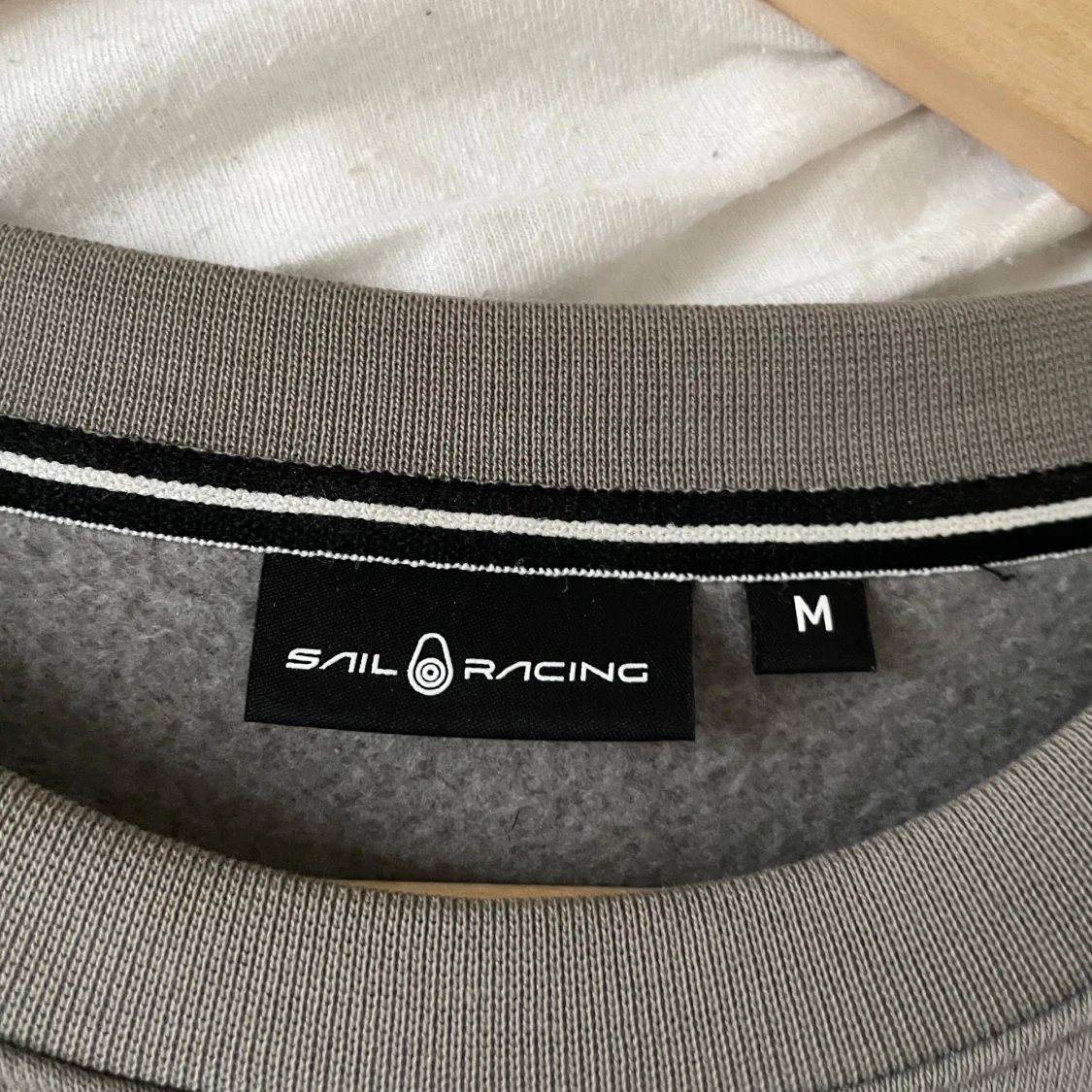 Grå Sail Racing sweatshirt M - 1