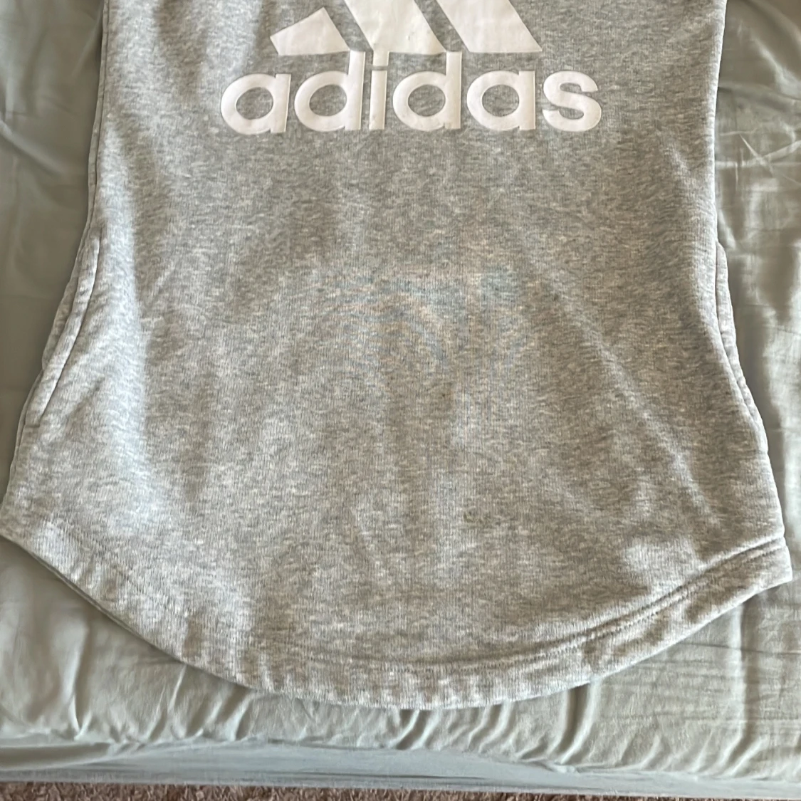Grå Adidas hoodie med stor logga - 1