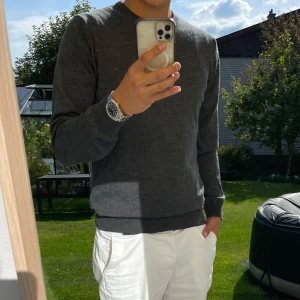 Tröja från Bläck - | Säljer en skitfet merinoulls tröja från Bläck | Storlek L | Skick 8/10 har tyvärr ett litet hål men syns inte vid användning därför billigare pris | Nypris 899 mitt pris 159 men kan diskuteras pga hålet | 