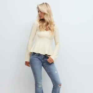 SÖKER - Söker dessa jeansen ifrån Gina tricot 14+ i storlek xs!!