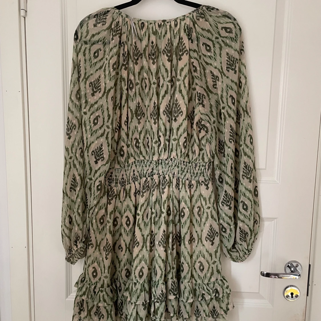 Grön mönstrad kortklänning från Zara - 2