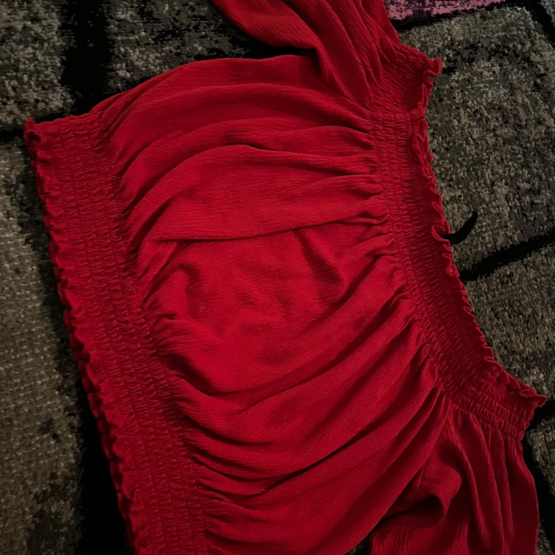 Röd offshoulder topp från Divided. Storlek XS/S.  - 4