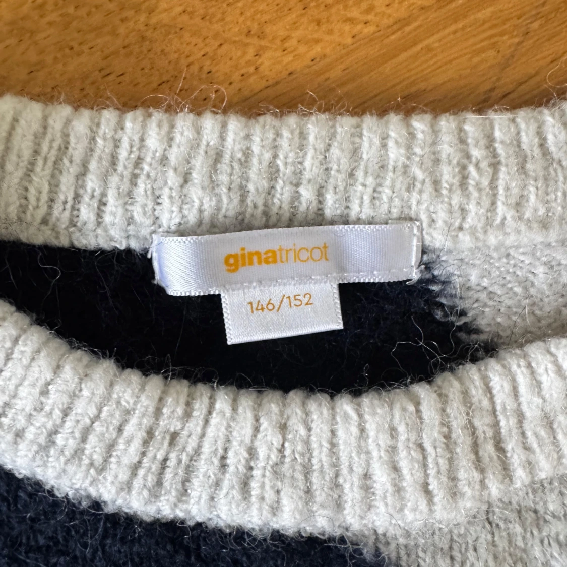 Randig stickad tröja  - 1