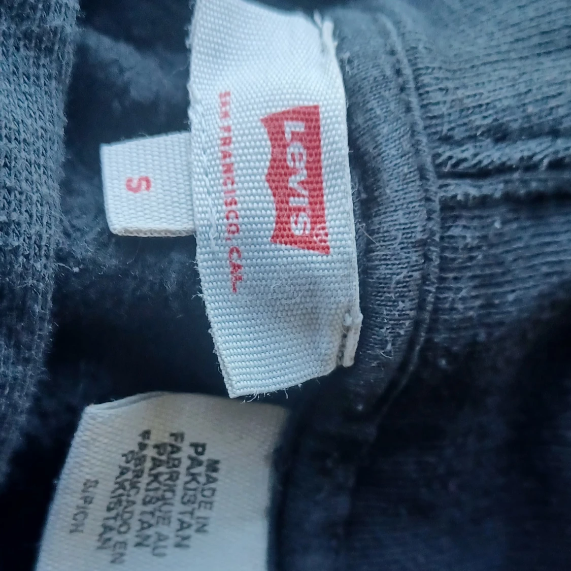 Hoodie med färgglad logga - 2