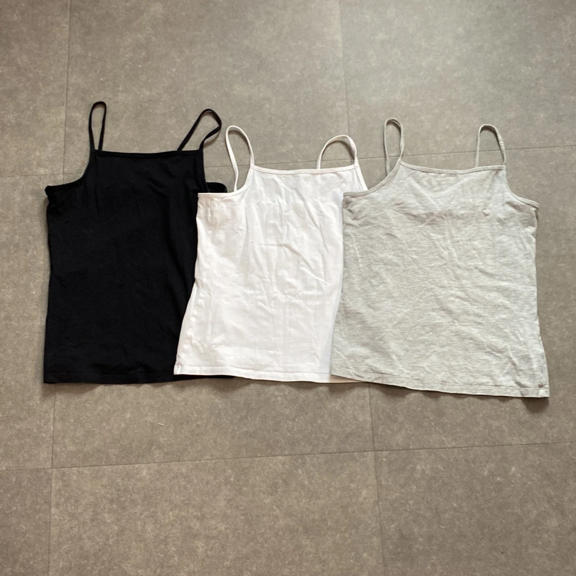 3-pack linnetoppar H&M svart, vit, grå