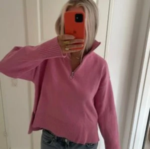 Rosa half zip - Sista bilden är min. Mycket bra skick!