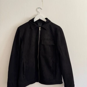Svart mockajacka - Strl M