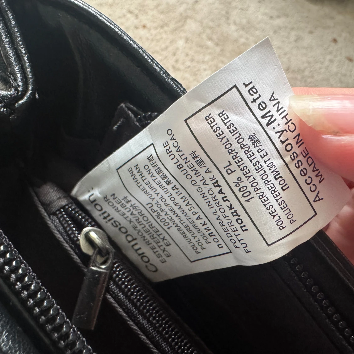 Svart quiltad axelväska  - 4