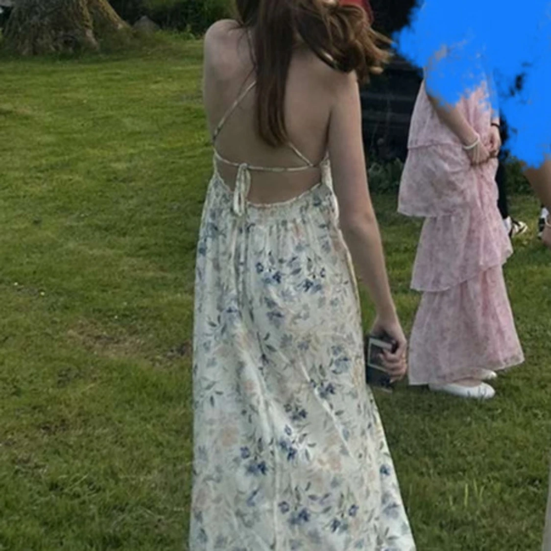 Blommig långklänning med öppen rygg