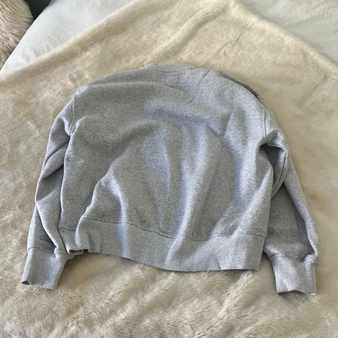 Grå sweatshirt från Zara med tryck - 3