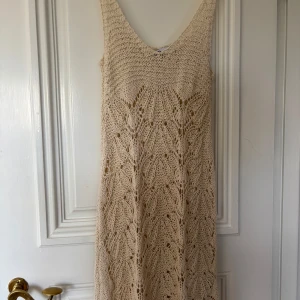 Beige stickad långklänning från Zara - Ny skick! Normal i storleken, Zara. 