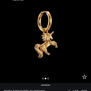 Maria Nilsdotter örhänge - Så fint örhänge från Maria Nilsdotter. Bra skick förutom att guldplateringen har försvunnit lite. Nypris 2195kr❤️