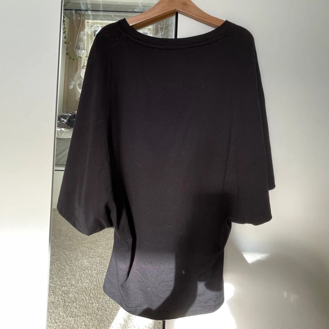 Svart blus med kort ärm - 2