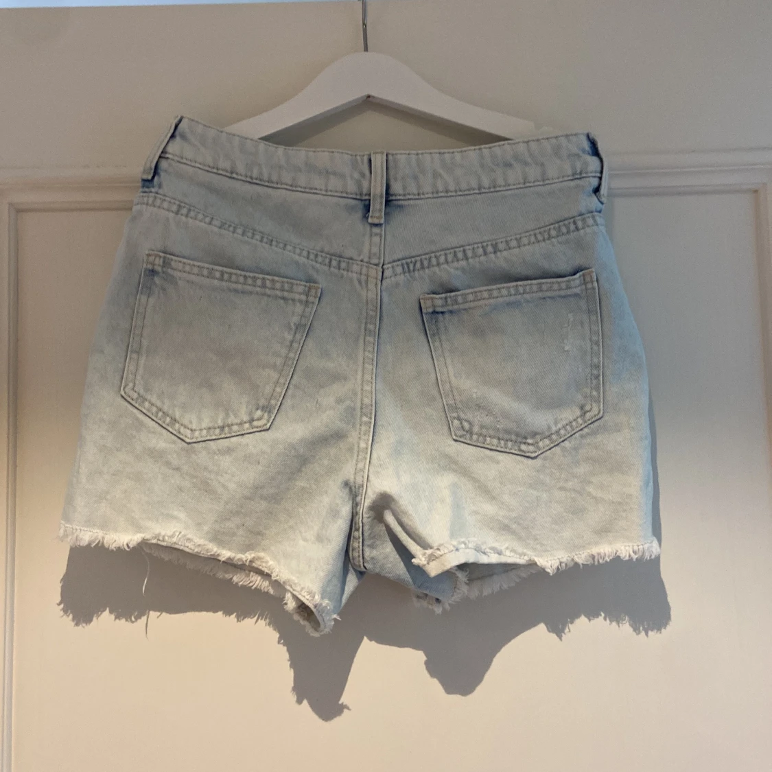 Ljusblå jeansshorts från H&M - 1