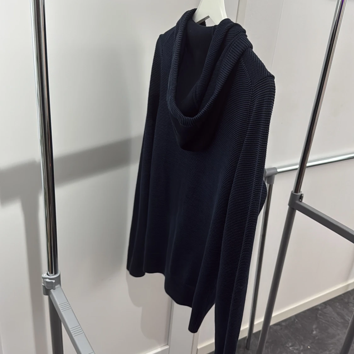 Mörkblå hoodie från Marc O'Polo - 1