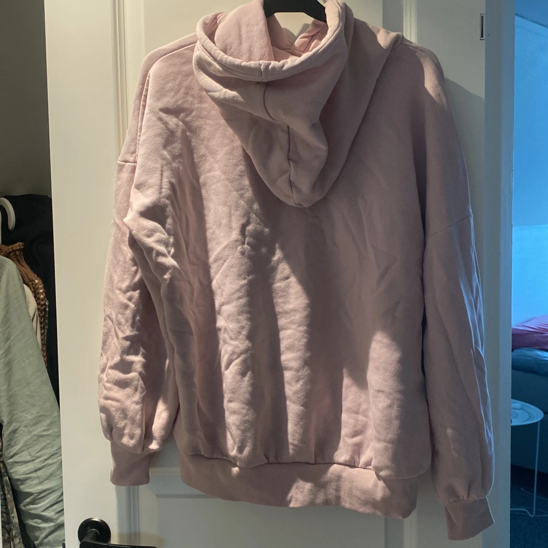 Oversized ljusrosa hoodie - 1