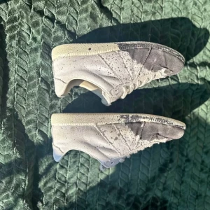 Maison Margiela Paint Splatter Gats Svarta 43 - Riktigt schyssta Maison Margiela Gats med svart färg stänk || Storlek 43 || Använda men i mycket fint skick 