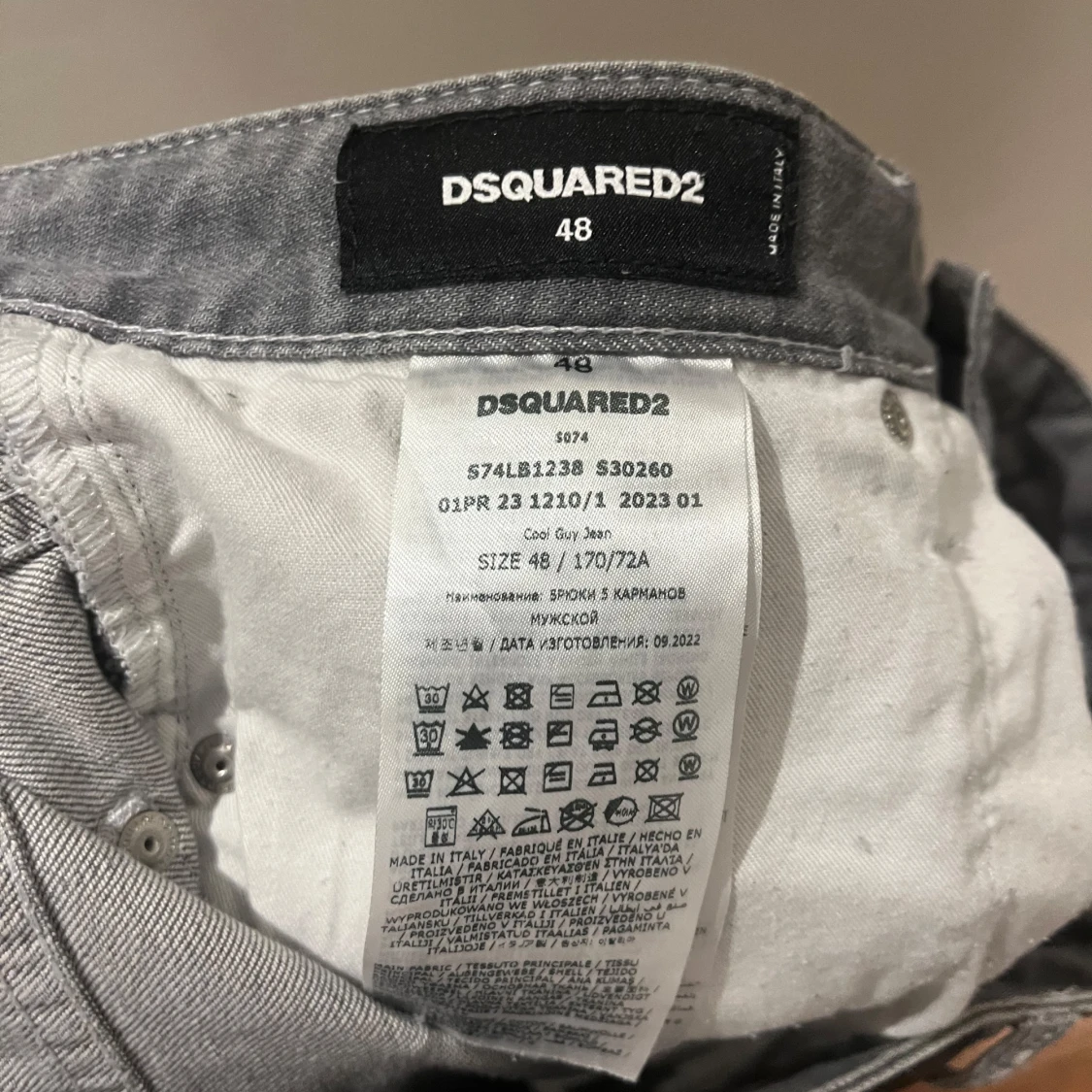 Grå Dsquared2 jeans med färgstänk - 4