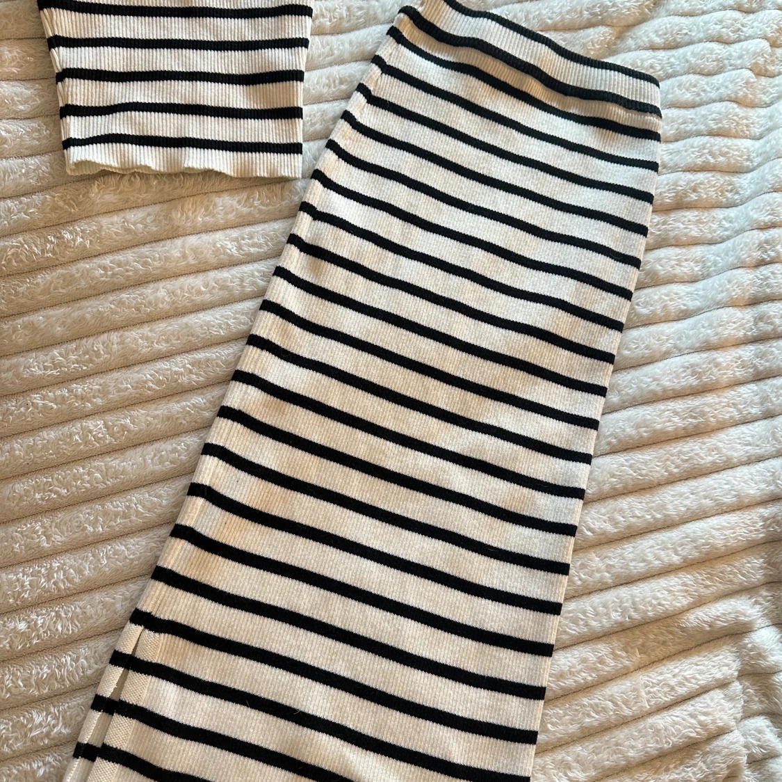 Randig ribbad långkjol i stickat set - 3