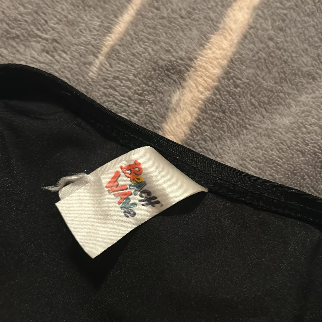 Svarta bikiniunderdelar med ringdetalj - 4