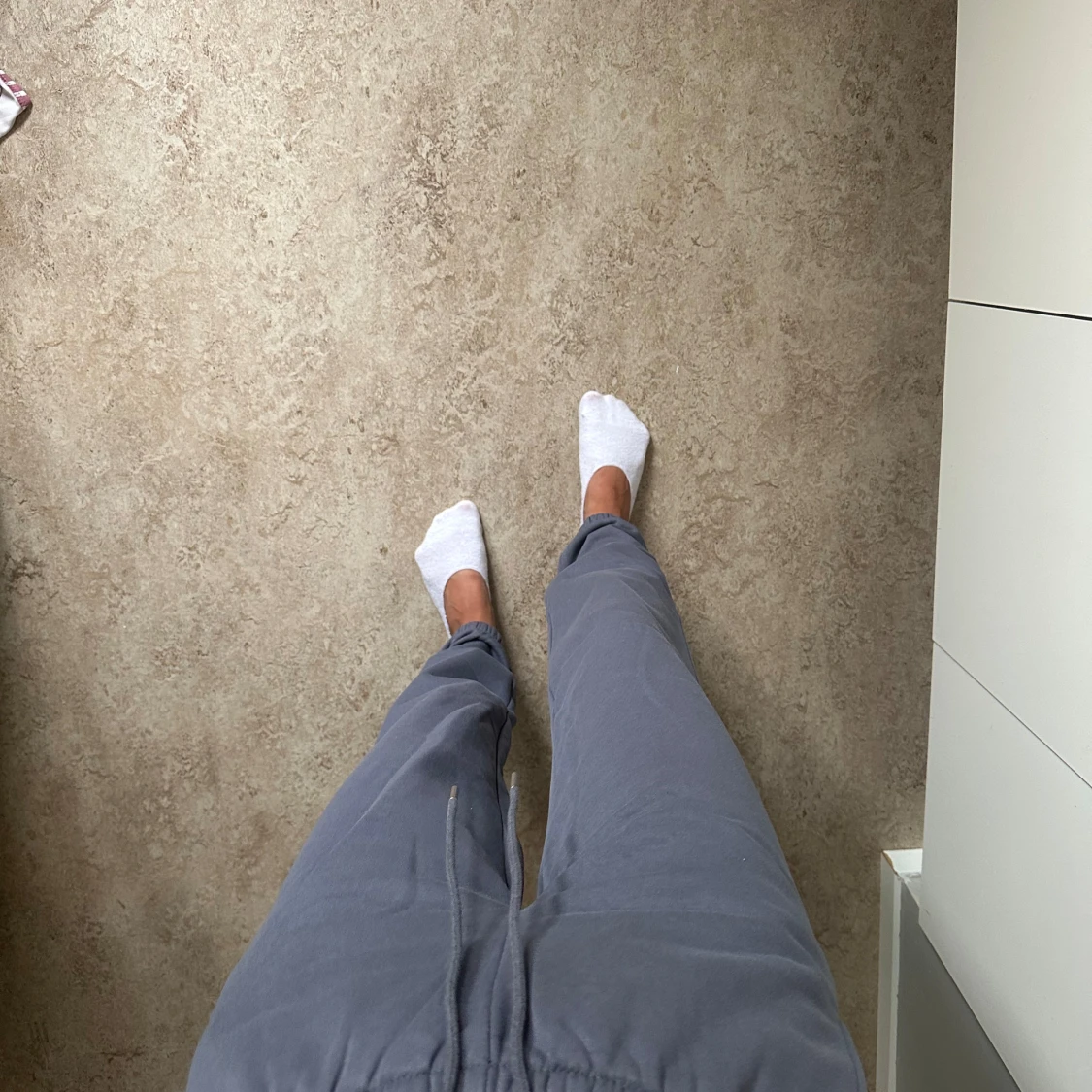 Grå mjukisbyxor med snörning