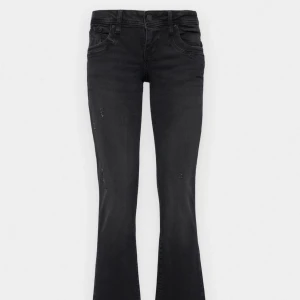 Lågmidjade bootcut jeans från LTB - Aldrig använda, inga defekter. Stl 26/32, nypris 799kr