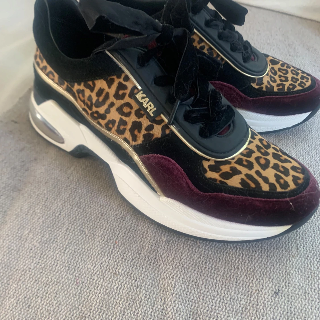 Leopardmönstrade sneakers från Karl Lagerfeld - 1