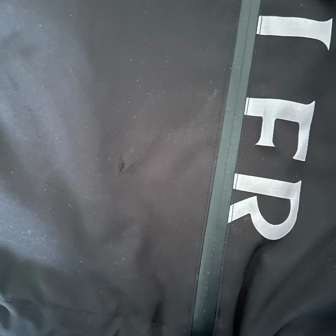 Svart vindjacka från Moncler med huva - 4