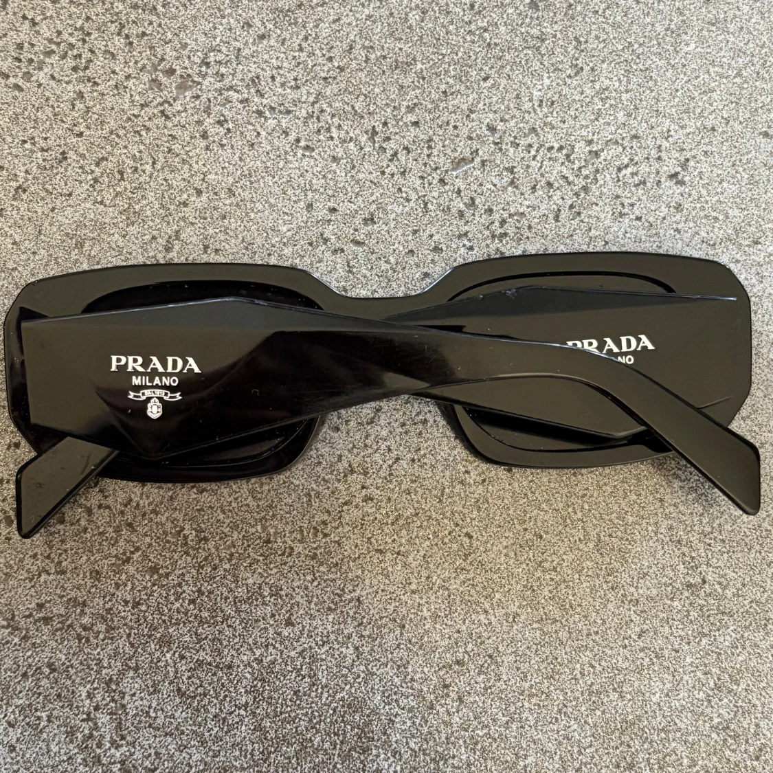 Svarta solglasögon från Prada - 1