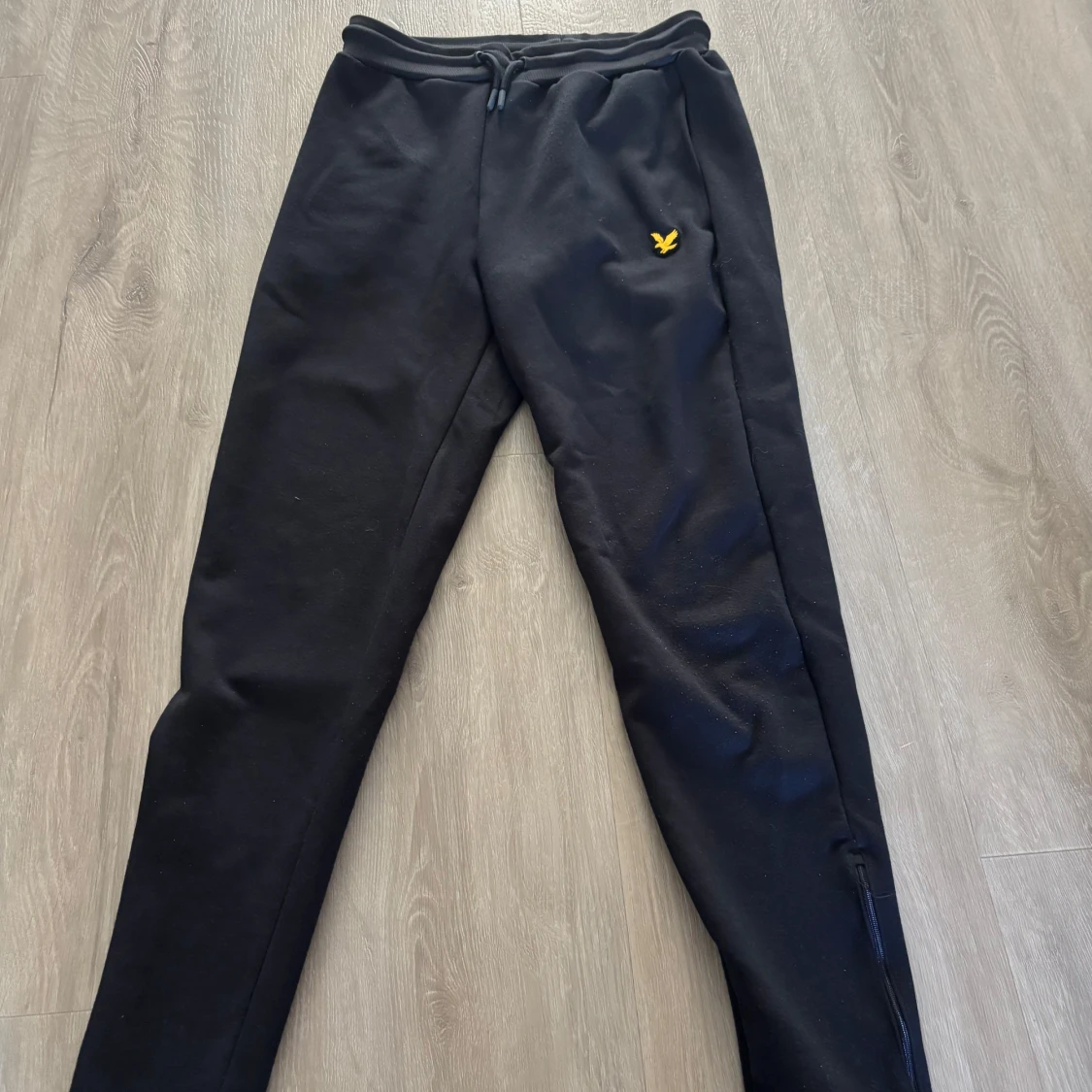 Svarta mjukisbyxor från Lyle & Scott
