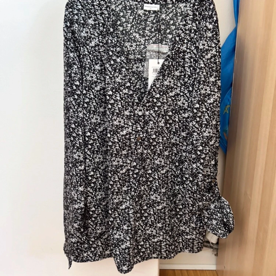 Svartvit blommig klänning JDY