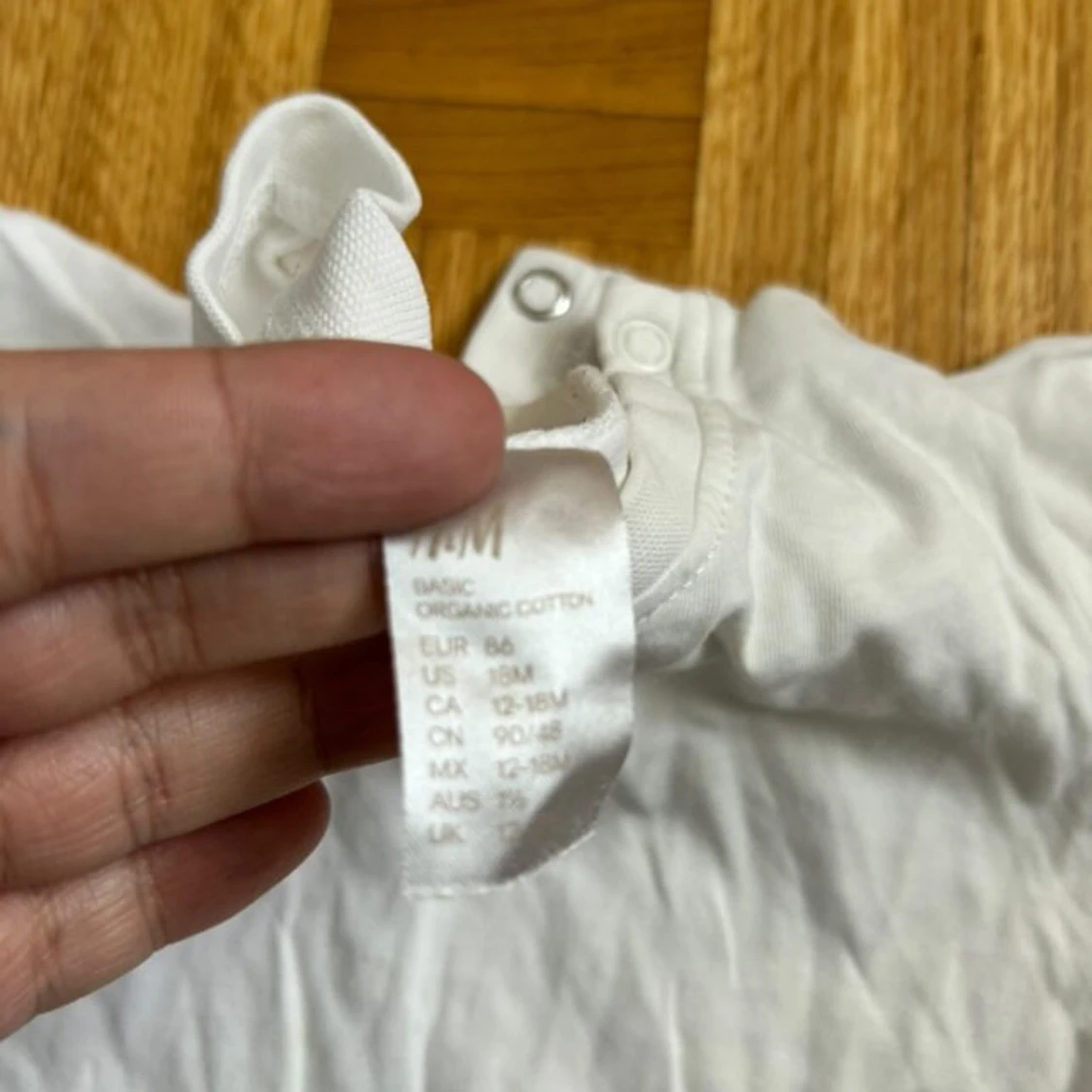 Vit t-shirt med tryckknappar H&M - 3