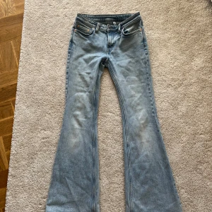 Weekday jeans - Super fina ljusblå jeans från weekday, passar till allt. 10/10