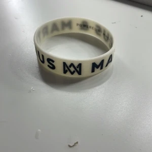 Vitt Marcus & Martinus armband  - Supernsyggt, säljer även ett svart separat🩷