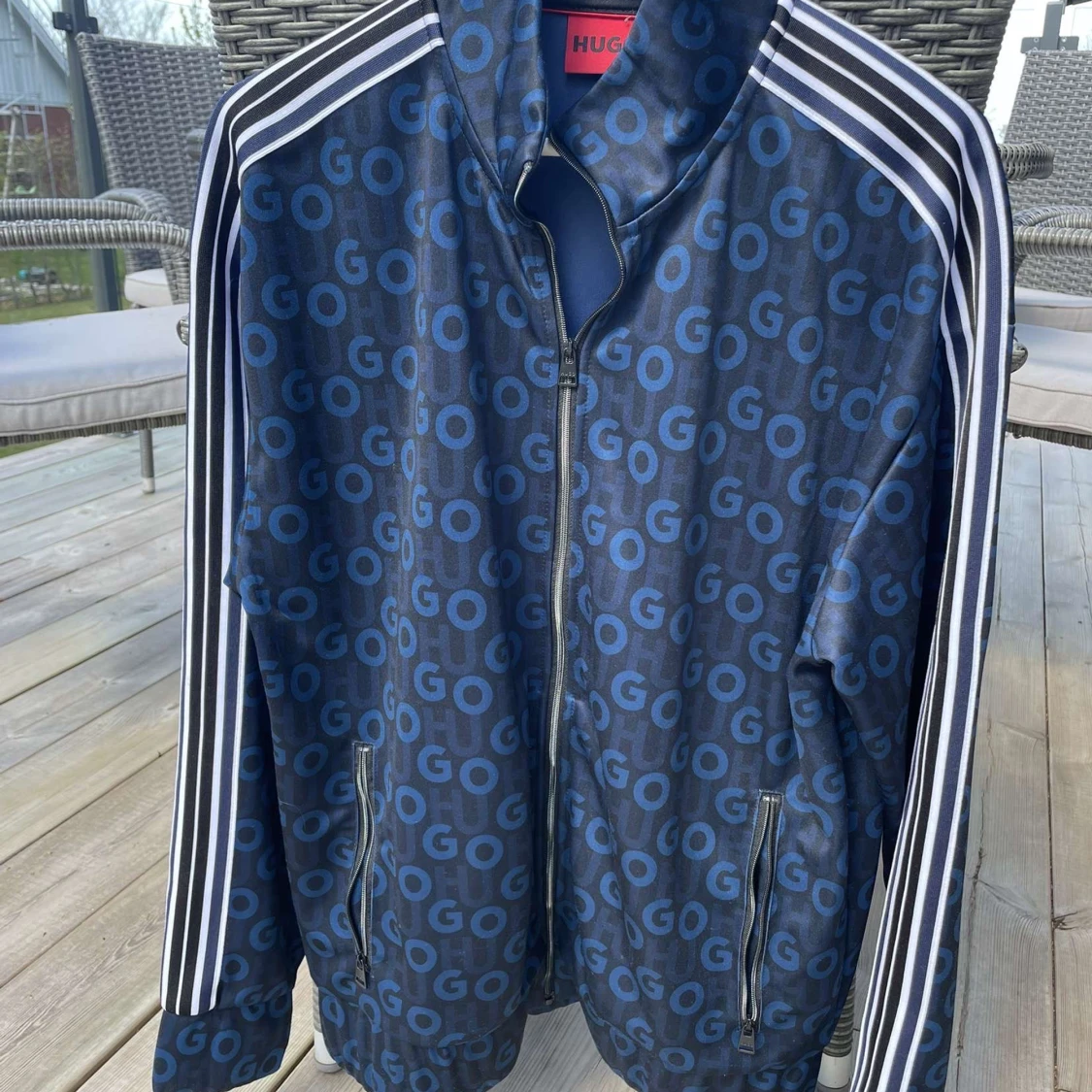 Blå mönstrad track jacket från HUGO