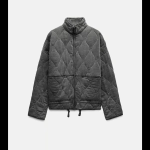 Zara quiltad jacka - Slutsåld jacka från Zara storlek xs, aldrig använd, helt ny med lappen på, pris kan diskuteras 