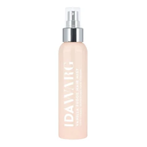 Ida Warg Vanilla Fudge Hair Mist - Fräsch hårmist från Ida Warg med doft av vanilj. Kommer i en ljusbeige plastflaska med silvrig spraypump. Perfekt för att ge håret en härlig doft och fräsch känsla under dagen. Endast testad!
