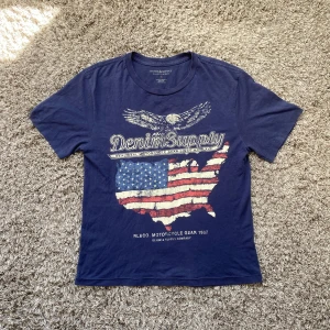 Denim and supply t shirt  - Säljer denna rikigt feta denim and supply RL t shirten!⭐️Storlek S!🙌 Skick : 9,5/10!🤝 Hör gärna av er om ni har funderingar!👍