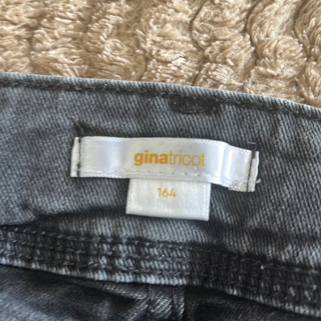 Svarta bootcut jeans från Gina Tricot - 3