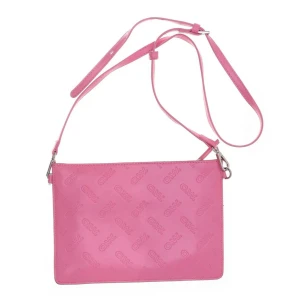 Rosa axelväska från Carin Wester  - Säljer en snygg rosa axelväska från CW med präglad logotyp över hela väskan. Väskan har justerbar axelrem och dragkedja upptill. Perfekt att ha till vardags men även till lite festligare tillfällen, särskilt nu till sommaren. Det går även att ta bort lossa bandet helt och använda som kuvertväska. Den är nästintill oanvänd.