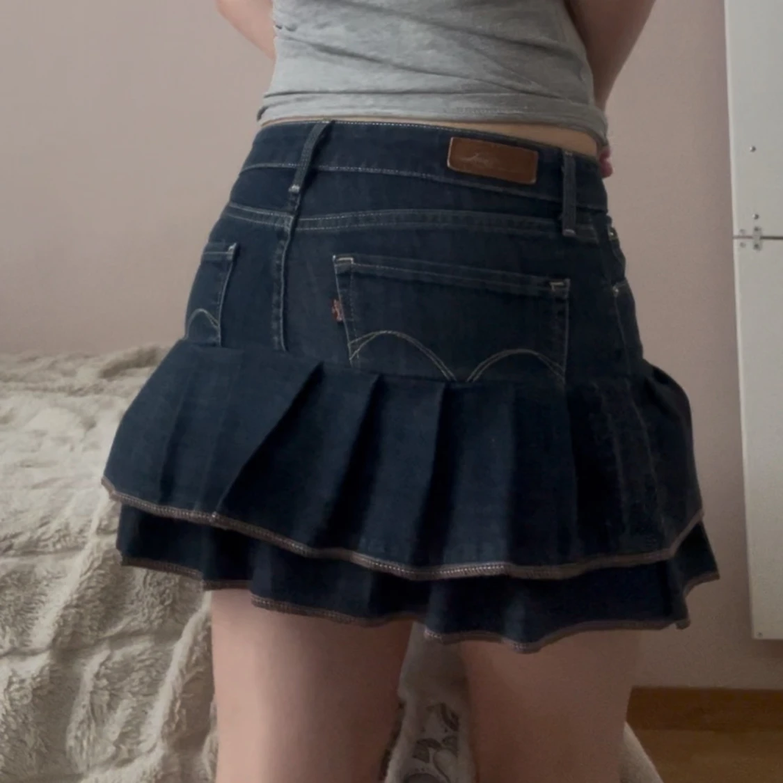 Mörkblå jeanskjol med volang - 3